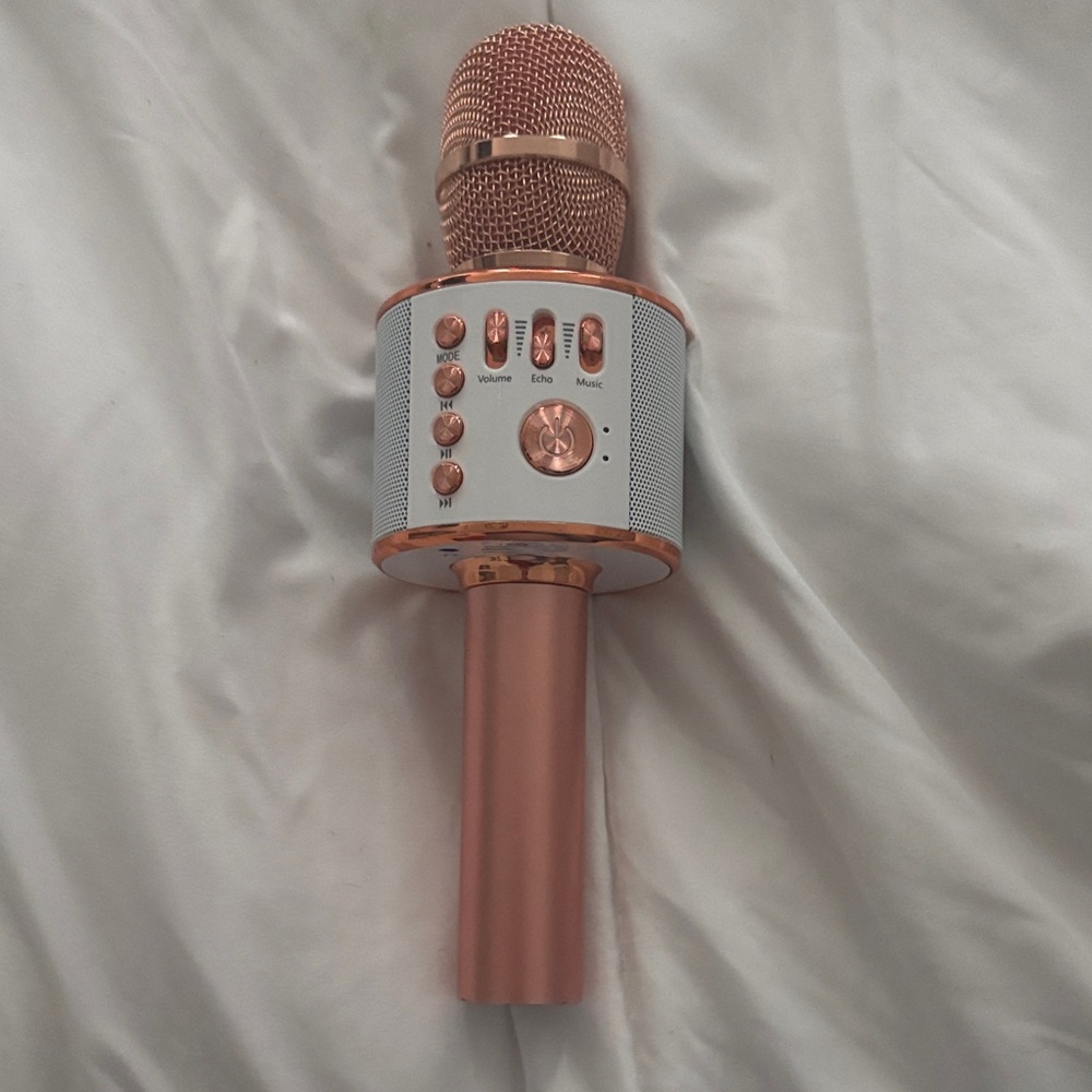 Wireless Karaoke Microphone - Rose Gold